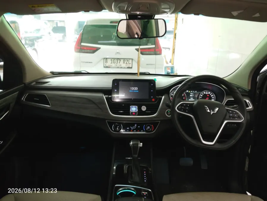 Foto Mobil Bekas Dashboard Wuling Cortez 1.5 L T Lux tahun 2019